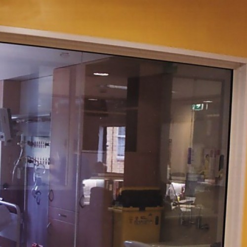 Okosüveg, kapcsolható üvegfalak