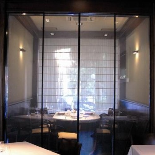 Okosüveg, kapcsolható üvegfalak