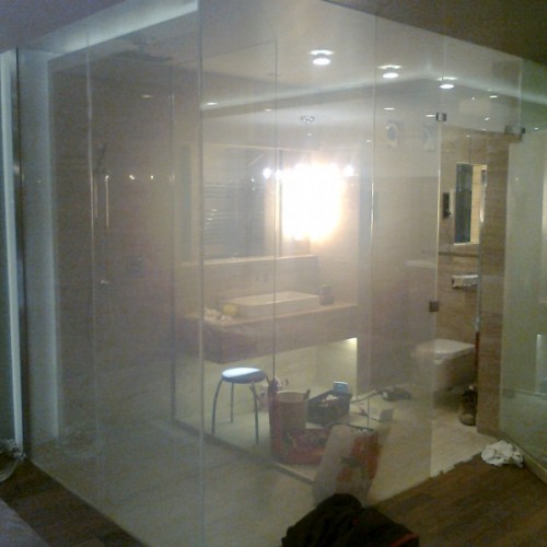 Okosüveg, kapcsolható üvegfalak