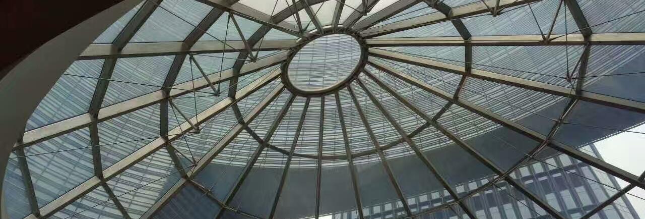 Okosüveg: Modern megoldás az átláthatóság és dizájn szolgálatában