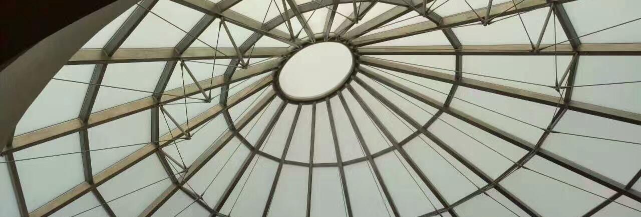 Okosüveg: Modern megoldás az átláthatóság és dizájn szolgálatában